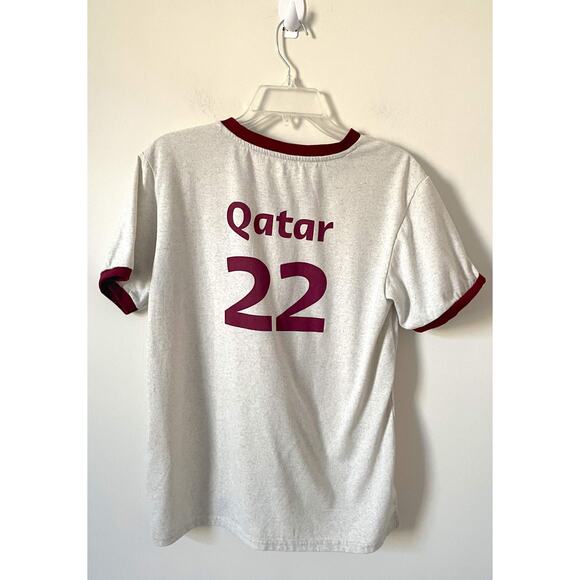 Qatar Airlines World Cup 2022 V-Neck T-Shirt Gray Maroon Size Small - Picture 2 of 7
